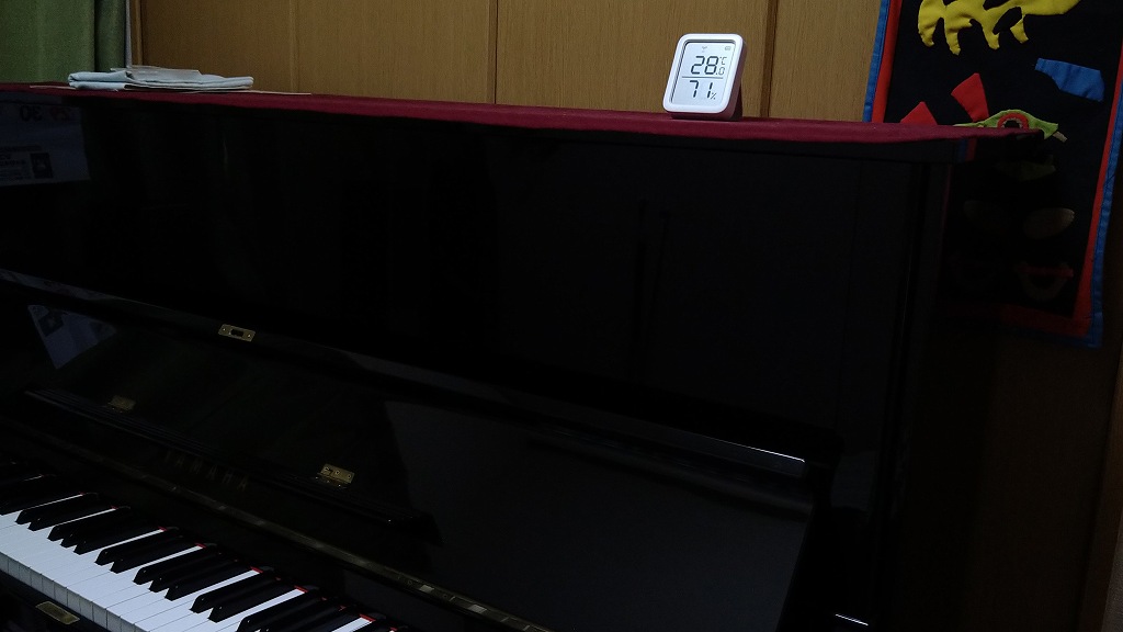 2階居室の温度はビアノの上で