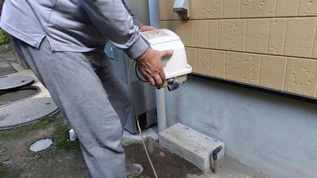 電源を抜き接続管を外す